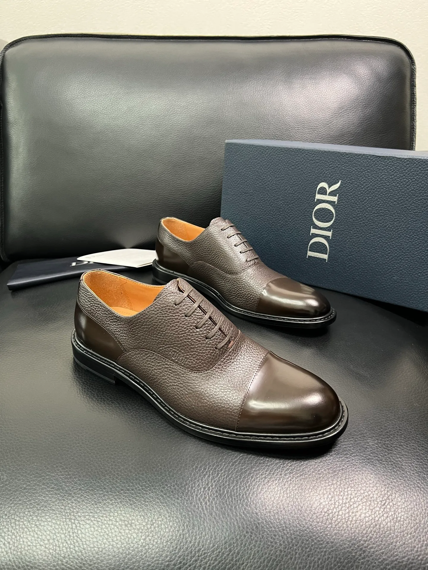 Men's shoes 💰940 Dior top purchasing agent, synchronized with Dior counters, original factory configuration, imported Italian cowhide, fully imported water-dyed cowhide lining, sole: original factory special supply, original sole super comfortable, original factory follow-up order 🔍🔍High quality, welcome to compare, code number 39-44 (can be ordered 38 45 46) 85868